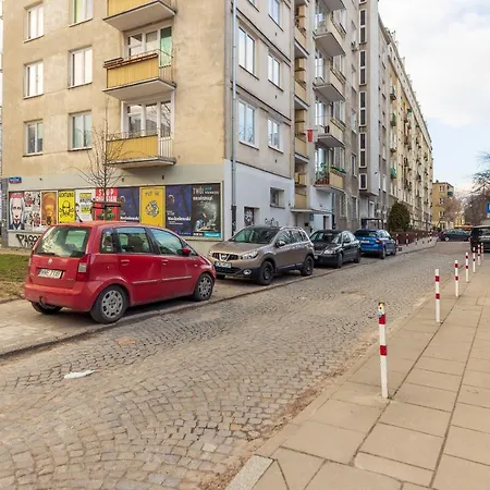 Metro Raclawicka Red Apartment