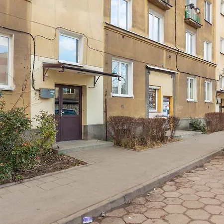 Metro Raclawicka Red Apartment